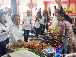 Cicipi Sego Tempong, Menteri Rini: Pedasnya Dahsyat