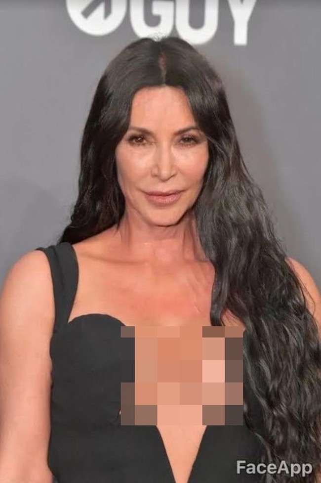  Dikenal karena bentuk tubuh seperti jam pasir, Kim Kardashian masih terlihat seksi saat tua.  Foto: dok. buzzfeed