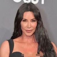  Dikenal karena bentuk tubuh seperti jam pasir, Kim Kardashian masih terlihat seksi saat tua.  Foto: dok. buzzfeed