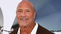 Meski sudah kendor, Dwayne The Rock Johnson tetap berotot nggak ya? Dok. Ist