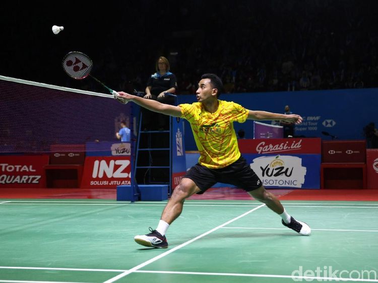 Tommy Sugiarto Tumbang di Tangan Chen Long