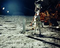 Mitos soal Neil Armstrong: Dengar Azan di Bulan hingga Pindah Agama