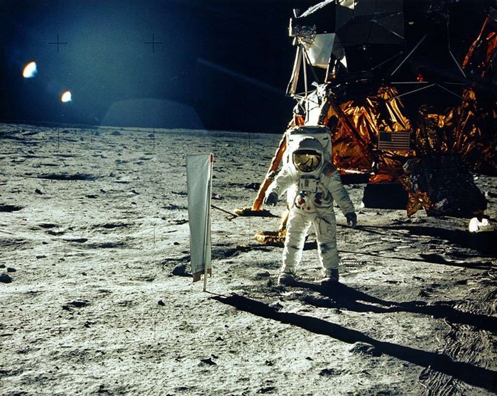 Sudah setengah abad sejak Neil Armstrong mendarat di bulan pada 20 Juli 1969. Berikut kumpulan foto dan deretan fakta menarik terkait misi Apollo 11. Yuk, simak