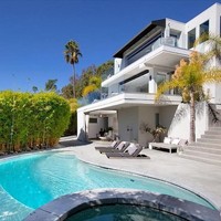 Penyanyi 25 tahun ini kembali menawarkan rumahnya dengan harga lebih tinggi pada Mei 2017, sebesar USD 8,5 juta atau sekira Rp 118 miliar.  Foto: Dok. MLS Multiple Listing Service