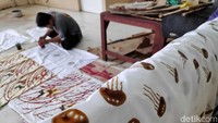 Selain dijual di pameran-pameran, batik Marunda juga dipasarkan ke Solo, Jawa Tengah.