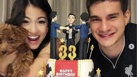 Saat berulang tahun yang ke 33, Steve Emmanual dihadiahkan dengan kue ulang tahun yang mewah. Bertema superstar yang menggambarkan Steve sendiri. Foto: Istimewa