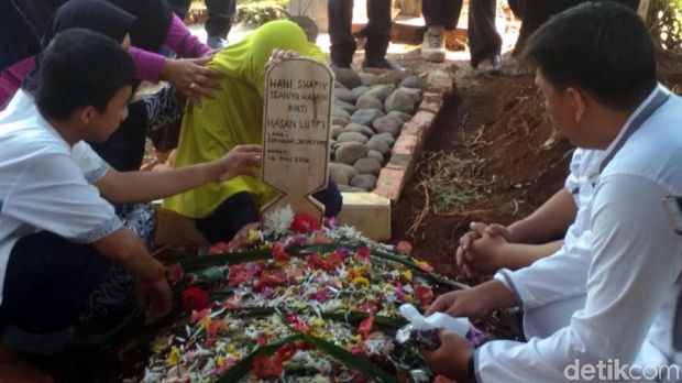 Detik-detik Bocah Penari Tewas Tergencet Pagar yang Ditabrak Bus