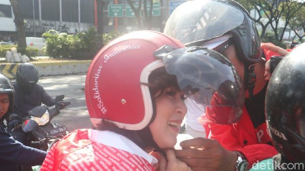 Temui Jokowi di Istana, Grace Natalie dkk Datang Naik Go-Jek