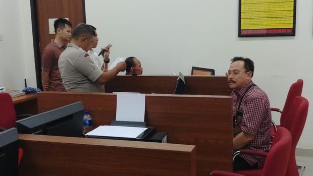 Hakim Sunarso saat membuat laporan di Polres Jakpus