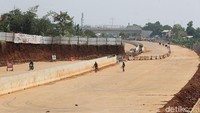 Menurut Direktur PT Cinere Serpong Jaya, Yayan, progres Seksi I ruas Cinere-Pamulang telah mencapai 73%, lahannya masih sisa 13% yang belum bebas.