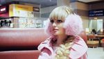 Ini Gaya Manis Model Angelica Kenova, Barbie Rusia yang Hobi Ngopi