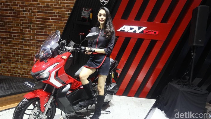 Tanpa prosesi khusus, PT Astra Honda Motor (AHM) menampilkan motor barunya di pameran Gaikindo Indonesia International Auto Show (GIIAS) 2019.