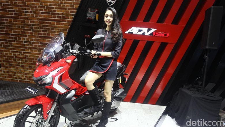 Honda ADV 150 Tanpa prosesi khusus, PT Astra Honda Motor (AHM) menampilkan motor barunya di pameran Gaikindo Indonesia International Auto Show (GIIAS) 2019.
