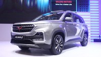Kini, Wuling Almaz ditawarkan dengan empat pilihan. Keempatnya yaitu Almaz Smart Enjoy Manual Transmission, Almaz Smart Enjoy CVT, Almaz Exclusive 5-Seater, dan Almaz Exclusive 7-Seater.