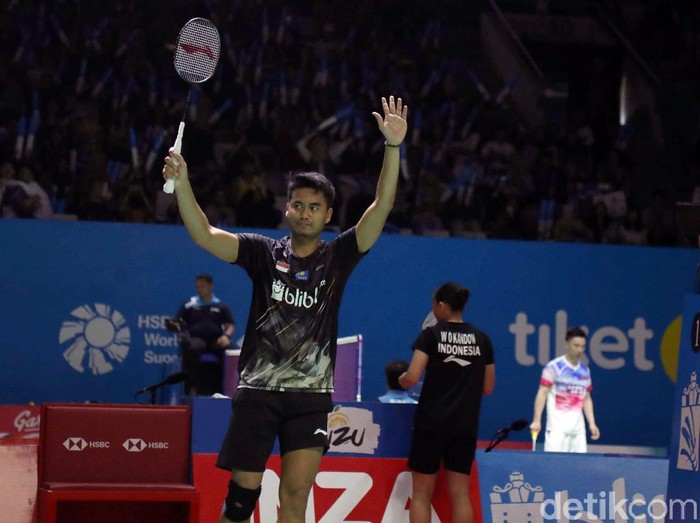 Ganda Campuran Indonesia, Tontowi Ahmad/Winny Oktavina Kandow melaju ke babak 8 besar Indonesia Open 2019. Keduanya menumbangkan wakil Thailand 2 gim langsung.