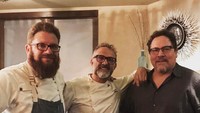 Tak hanya dekat dengan David Chang, Jon juga akrab dengan salah satu chef terbaik dunia, Massimo Bottura. Foto: Instagram jonfavreau