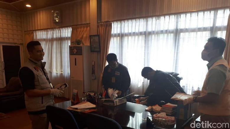 Kantor Dispora Sumut Digeledah Polisi, 24 Barang Disita Kantor Dispora Sumut Digeledah Polisi, 24 Barang Disita