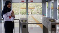 tasiun Batu Ceper merupakan stasiun yang dilewati KRL relasi Tangerang Duri.