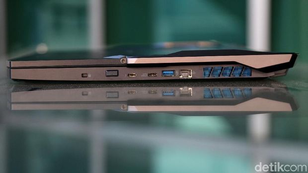 Acer Predator Triton 900, Besar, Unik, dan Super Kencang
