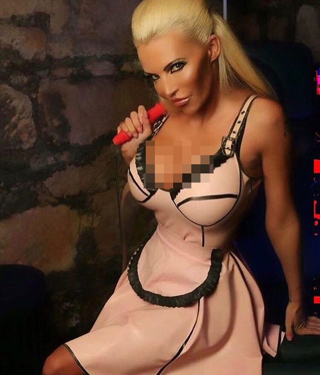 Amanda pun mendapatkan kembali uang yang dihabiskan untuk prosedur bedah kosmetik itu dengan pekerjaannya sebagai model. Sebelum tampil percaya diri dengan penampilan tubuhnya kini, model berambut pirang ini selalu tidak nyaman dengan dirinya sendiri karena terlalu kurus. Foto: Instagram