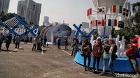 Sejumlah penonton mulai mendatangi venue Indonesia Open 2019 di Istora Senayan, Jakarta.