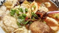 Soto sapi berkuah bening racikan Pak Darmin ini isinya irisan daging sapi, perkedel, emping dan taburan seledri. Nikmat! Foto : Instagram @ ipink_nicole