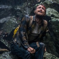 Daniel Radcliffe harus menurunkan berat badan hingga 14 kg demi perannya di film Jungle, kisah nyata tentang traveler yang tersesat di hutan Amazon. Untuk semakin menghayati peran, aktor 29 tahun ini rela tidak makan apapun dua hari sebelum syuting. Foto: istimewa
