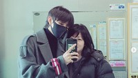 Kim memang jarang memasang foto keluarganya, ia harus berpisah dengan keluarganya yang tinggal di Meksiko. Dok. Instagram/its_kimsamuel