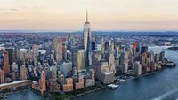 One World Trade Center adalah gedung tertinggi Kota New York, Amerika Serikat. Menara ini dibuat untuk memperingati tragedi yang dihancurkan dalam serangan teroris 11 September 2001. Gedung yang beridiri di Kota New York, Amerika Serikat ini memiliki ketinggian 1.776 kaki. Istimewa/Dok. www.usnews.com.