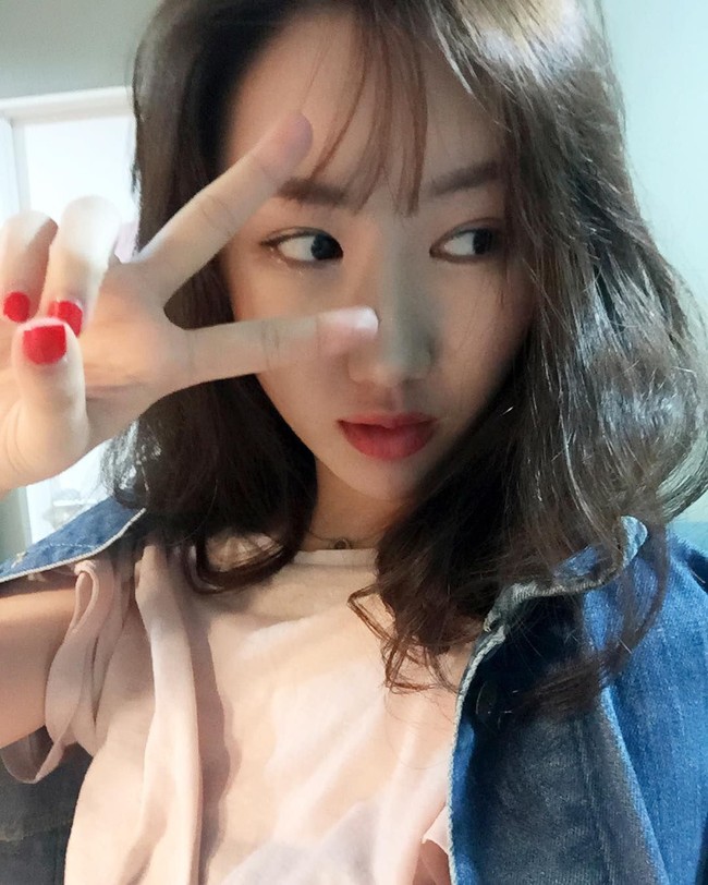 Soorin Kim dianggap memiliki segalanya. Tak hanya bakat dan kreatifitas sehingga bisa bekerja sama dengan para artis kenamaan Korea, ia juga punya kemampuan bisnis dan kecantikan yang bikin iri. Foto: Instagram @thisissoorin