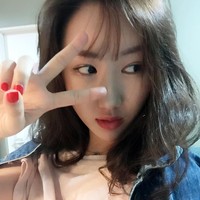 Soorin Kim dianggap memiliki segalanya. Tak hanya bakat dan kreatifitas sehingga bisa bekerja sama dengan para artis kenamaan Korea, ia juga punya kemampuan bisnis dan kecantikan yang bikin iri. Foto: Instagram @thisissoorin