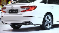 Di global, Honda Accord turbo menggendong mesin 1.500 cc turbo bertenaga maksimal 190 PS dengan torsi maksimal 260 Nm. Mesin dikawinkan dengan transmisi otomatis CVT. Mesin itu diklaim lebih bertenaga daripada mesin 2.400 cc.