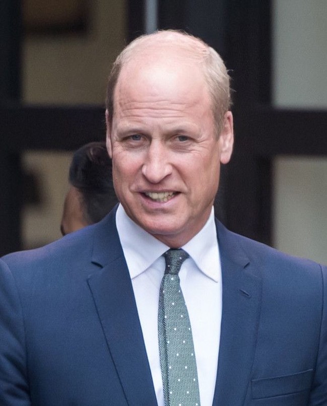 Lalu bagaimana dengan Pangeran William? Pada 50 tahun yang akan datang, dia mungkin sudah memimpin kerajaan Inggris. Guratan-guratan kerutan pun tampak di bagian dahinya.  Foto: Credit: Faceapp