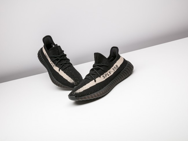 Tidak ketinggalan Yeezy Oreo yang dirilis pada 2016. Tersedia sebanyak 15 pasang, sneakers ini ditawari mulai dari harga US$ 13 ribu. (Foto: Dok. Sothebys)