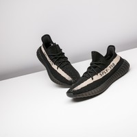 Tidak ketinggalan Yeezy Oreo yang dirilis pada 2016. Tersedia sebanyak 15 pasang, sneakers ini ditawari mulai dari harga US$ 13 ribu. (Foto: Dok. Sothebys)