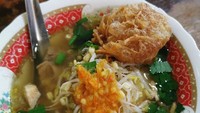 Kalau mau yang berkuah ringan bening, Soto Seger Mbok Giyem juga punya soto sapi enak. Foto : Instagram @lina_liem10