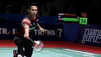 Gim pertama dilakui Jonatan dengan menerapkan permainan agresif.