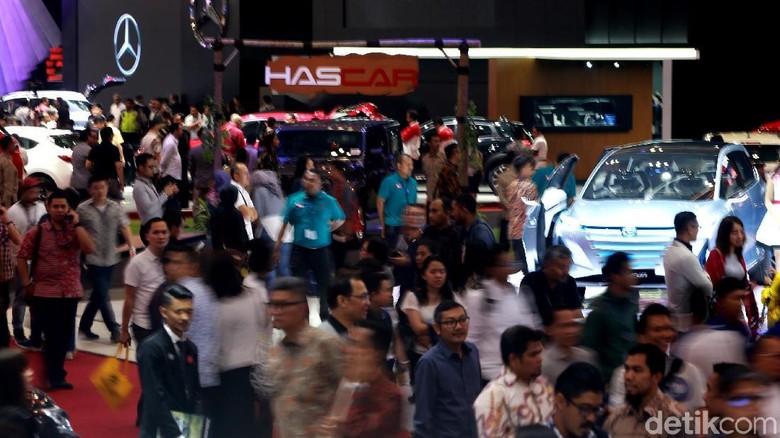 GIIAS 2019 Tanpa Target Penjualan Pameran Gaikindo Indonesia International Auto Show (GIIAS) 2019 digelar di ICE, BSD, Tangerang. Gaikindo tidak menargetkan angka penjualan dalam pameran ini.