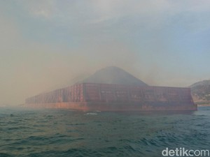 Muatan Batu Bara Kapal Terbakar di Merak, Nelayan Khawatir