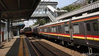 Tahap pertama pekerjaan struktur dimulai sejak 2017 dan selesai pada 2018 bersamaan dengan pembangunan Stasiun KA Bandara Batu Ceper.