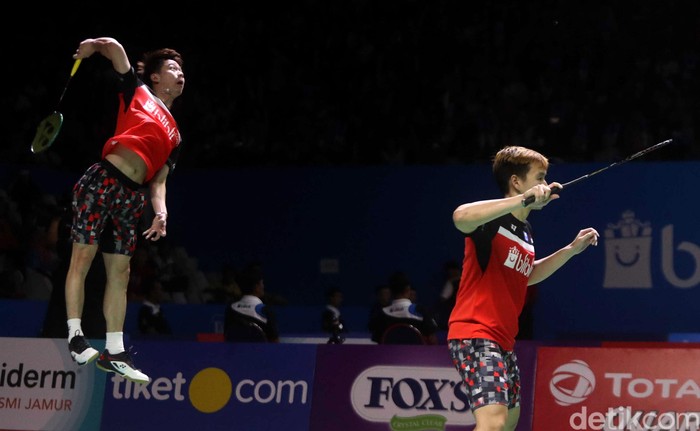Ganda putra Indonesia Kevin Sanjaya Sukamuljo/Marcus Fernaldi Gideon melaju ke perempat final. Keduanya sukses tundukkan wakil India dengan skor 21-15, 21-14.
