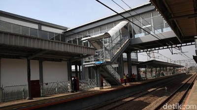 KAI Resmikan Skybridge Stasiun Batuceper