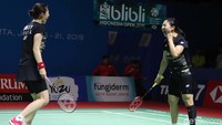 Unggulan kelima ini berbalik unggul dan meninggalkan pasangan Korea Selatan dengan skor 19-16. Kim/Kong memaksa deuce 20-20 dan mengalahkan Greysia/Apriyani 20-22 di set pertama. 