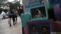 Indonesia Open 2019 menampilkan sesuatu yang berbeda. Bukan hanya hiburan dan olahraga, fan bulutangkis juga diajak kembali ke masa lalu untuk menjumpai bintang-bintang pada zamannya.