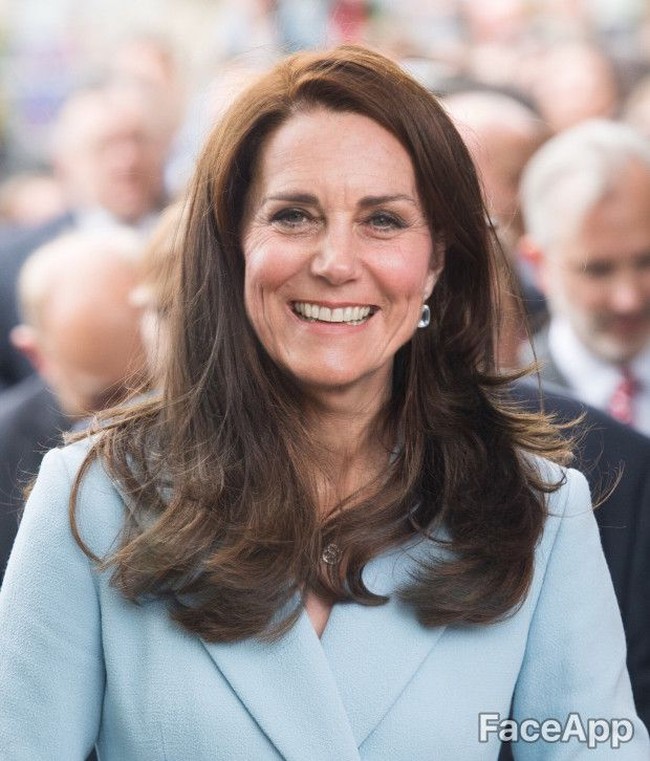 Aplikasi editan foto tersebut akan memperlihatkan wajah 50 tahun lebih tua dari saat ini. Inilah penampilan Kate Middleton ketika fotonya diedit menjadi tua. Di kehidupan nyata, sepertinya Kate masih tetap akan cantik di usia 70-an.  Foto: Credit: Faceapp