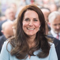 Aplikasi editan foto tersebut akan memperlihatkan wajah 50 tahun lebih tua dari saat ini. Inilah penampilan Kate Middleton ketika fotonya diedit menjadi tua. Di kehidupan nyata, sepertinya Kate masih tetap akan cantik di usia 70-an.  Foto: Credit: Faceapp