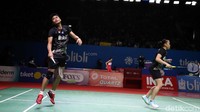 Tontowi/Winny pun sukses memenangkan pertandingan di gim pertama dengan skor 21-14.