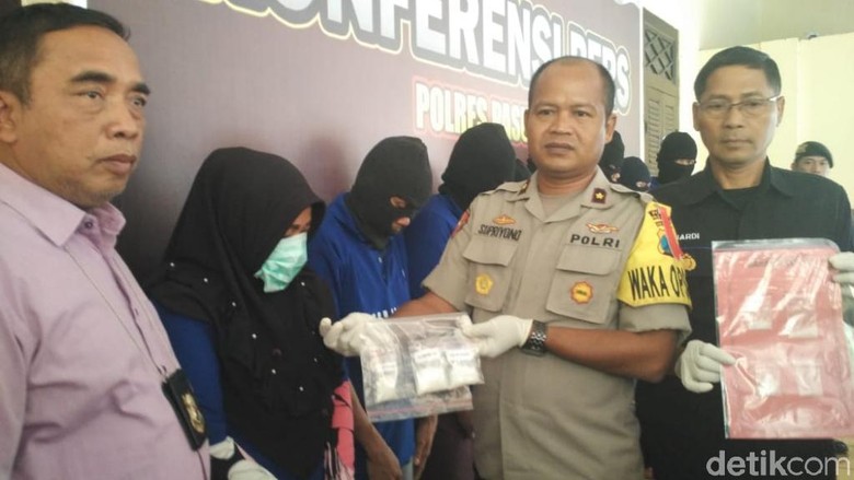 Seorang Bumil Ditangkap Saat Edarkan Sabu di Pasuruan, Suaminya Kabur Seorang Bumil Ditangkap Saat Edarkan Sabu di Pasuruan, Suaminya Kabur