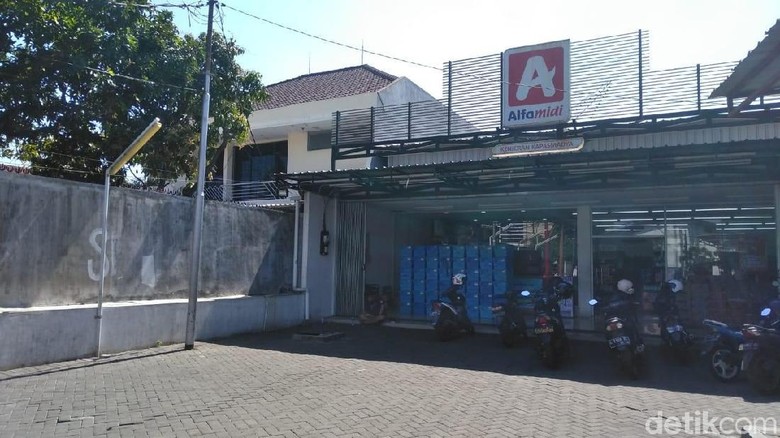 Perampok Kembali Satroni Sebuah Minimarket di Surabaya Perampok Kembali Satroni Sebuah Minimarket di Surabaya