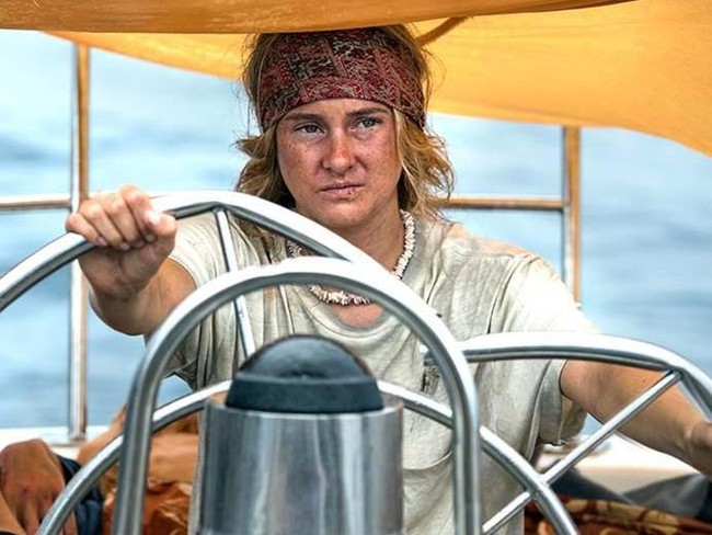 Shailene Woodley harus syuting di tengah lautan setiap hari saat membintangi film Adrift. Proses pengambilan gambar berlangsung seharian mulai dari pukul 4 pagi hingga sore hari. Selama syuting, Shailene dan semua kru (kecuali sutradara dan cameraman) mengalami mabuk laut parah. Foto: Istimewa